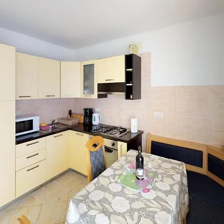 With A Parking Space Vilanija, - 17240 Apartment Umag