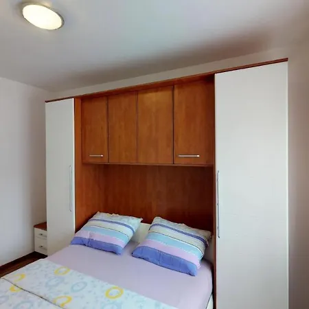 Апартаменты With Parking Space Vilanija, - 17240 *